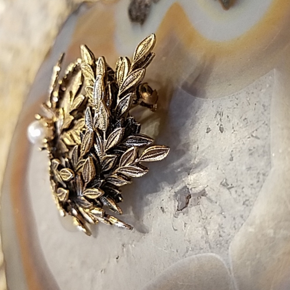 Do not share—Swirl leaves & pearl brooch GUC - Picture 4 of 8